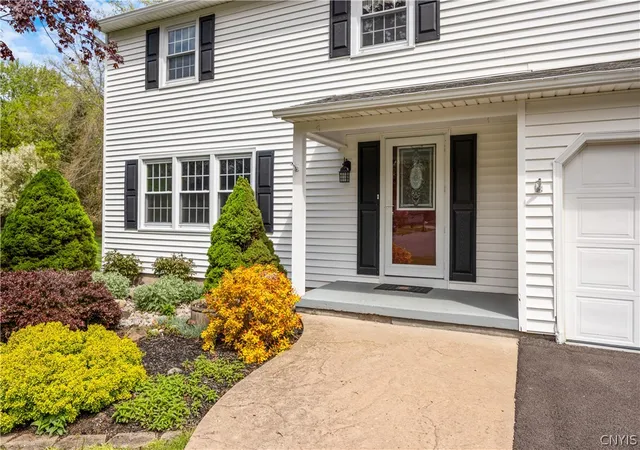 3rd image of 7626 Sandy Ln, Syracuse, NY 13212 | MLS# S1680338
