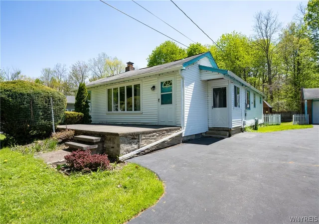 Homes for sale in Evans, NY | 1373 Elwood Dr, Evans, NY 14047 | MLS# B1680182