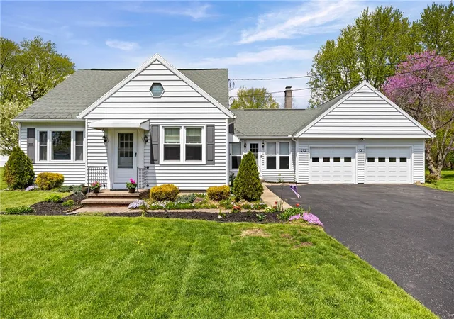 Homes for sale in Parma, NY | 642 Ogden Parma Tl Rd, Parma, NY 14559 | MLS# R1680507