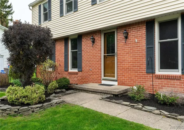 Homes for sale in Amherst, NY | 17 Fox Chapel Ct, Amherst, NY 14221 | MLS# B1680585