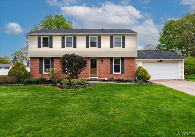 Homes for sale in Amherst, NY | 17 Fox Chapel Ct, Amherst, NY 14221 | MLS# B1680585