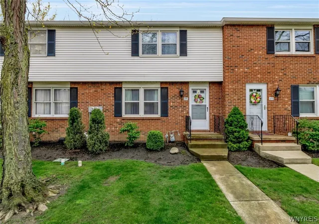 Homes for sale in West Seneca, NY | 275 Wimbledon Ct, West Seneca, NY 14224 | MLS# B1679742