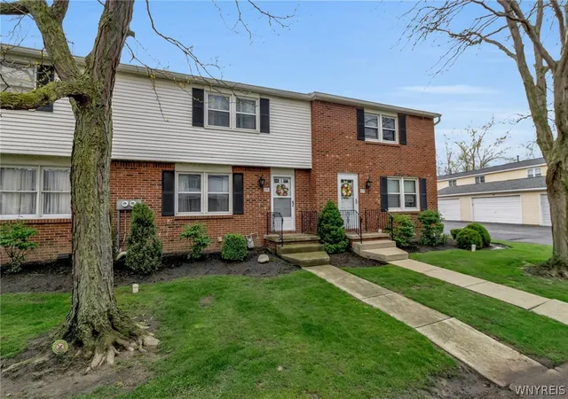 Homes for sale in West Seneca, NY | 275 Wimbledon Ct, West Seneca, NY 14224 | MLS# B1679742