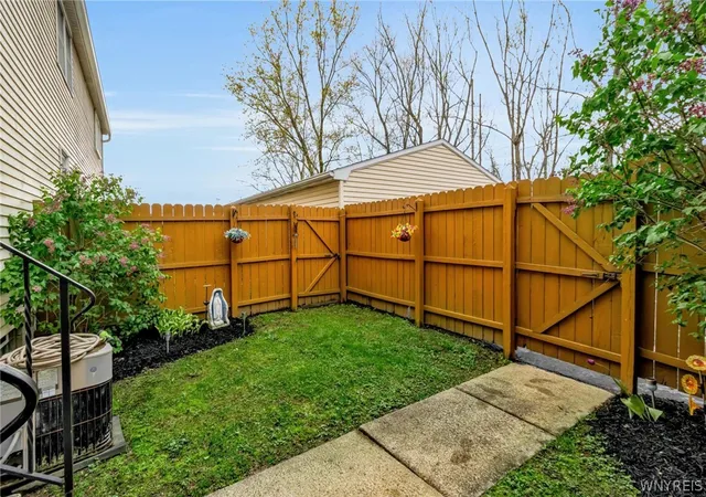 Photo 3 of Sale Pending at 275 Wimbledon Ct, Buffalo, NY 14224 | MLS# B1679742 | Listing updated on 2026-06-29