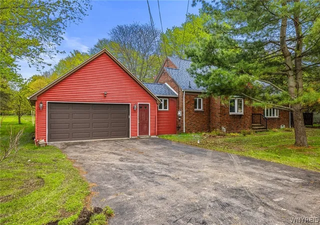 3rd image of 501 Lein Rd, Buffalo, NY 14224 | MLS# B1679813