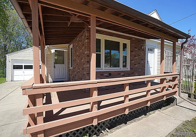 Photo 2 of Sale Pending at 5790 Walden Dr, Lake View, NY 14085 | MLS# B1680645 | Listing updated on 2026-05-20