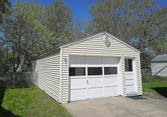 Photo 4 of Sale Pending at 5790 Walden Dr, Lake View, NY 14085 | MLS# B1680645 | Listing updated on 2026-05-20