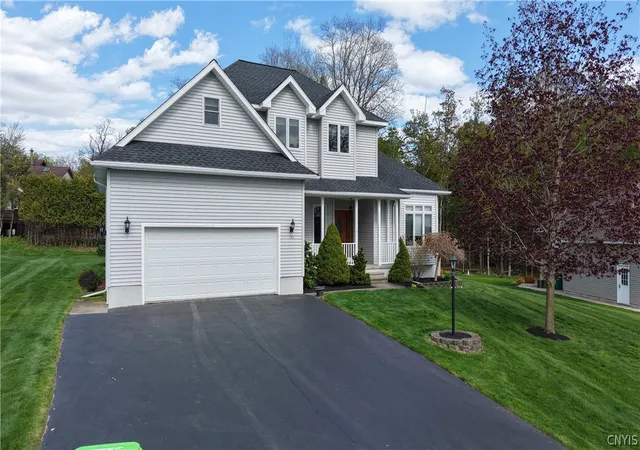 Homes for sale in Whitesboro, NY | 135 Evergreen Ln, Whitesboro, NY 13492 | MLS# S1680702