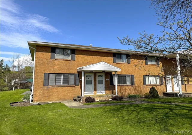 Homes for sale in West Seneca, NY | 221 Greenmeadow Dr, West Seneca, NY 14224 | MLS# B1679892
