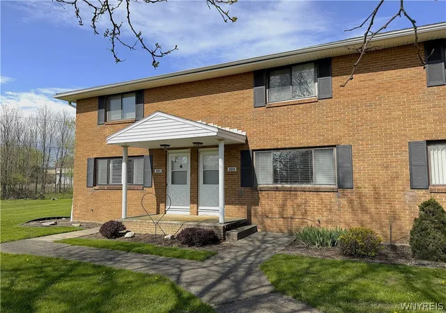 Homes for sale in West Seneca, NY | 221 Greenmeadow Dr, West Seneca, NY 14224 | MLS# B1679892