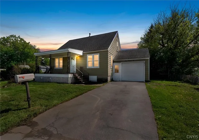 Homes for sale in Salina, NY | 302 Hinsdale Rd, Salina, NY 13211 | MLS# S1676583