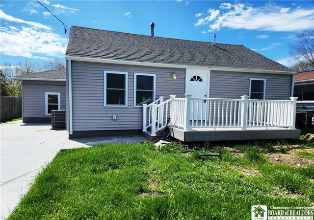 1st image of 5347 Lake Ave, Orchard Park, NY 14127 | MLS# R1680642