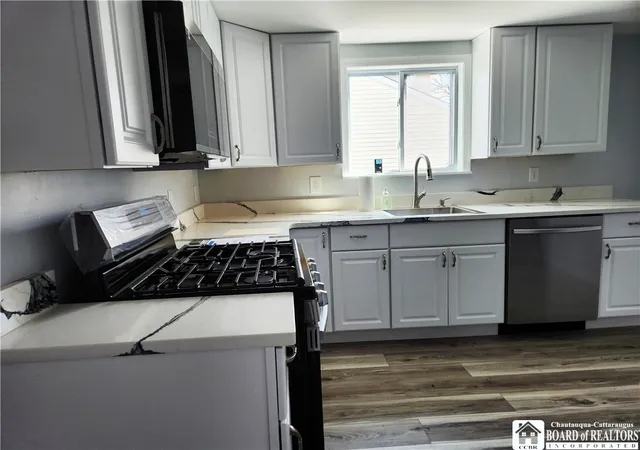 3rd image of 5347 Lake Ave, Orchard Park, NY 14127 | MLS# R1680642