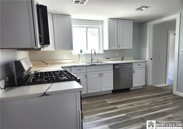 5th image of 5347 Lake Ave, Orchard Park, NY 14127 | MLS# R1680642