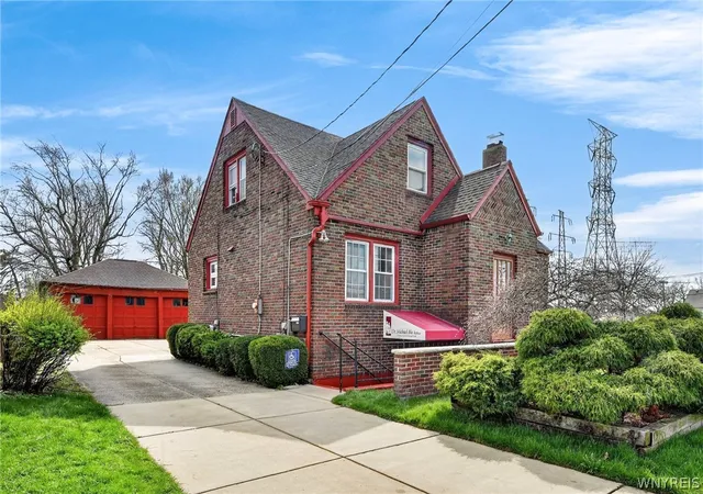 2nd image of 841 Cleveland Dr, Buffalo, NY 14225 | MLS# B1680938