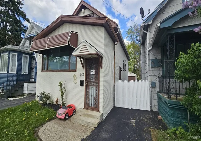 Homes for sale in Buffalo, NY | 255 Hazelwood Ave, Buffalo, NY 14215 | MLS# B1680958