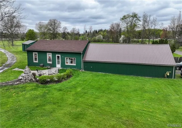 Homes for sale in Hamburg, NY | 2572 Lakeview Rd, Hamburg, NY 14085 | MLS# B1680164