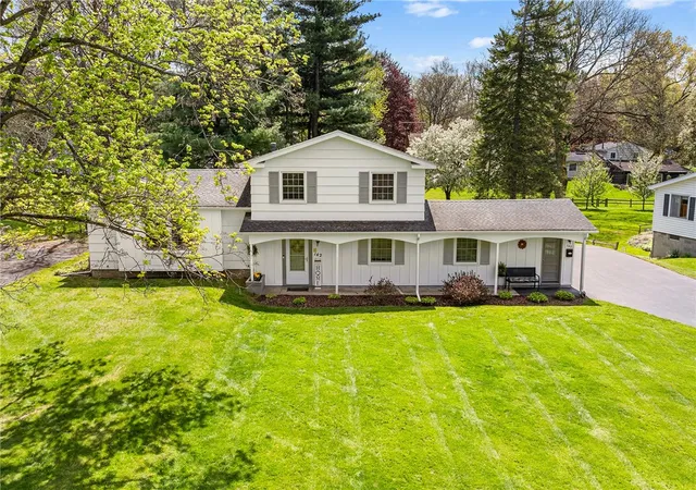 Homes for sale in Penfield, NY | 142 Wedgewood Dr, Penfield, NY 14526 | MLS# R1677143