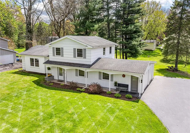 Homes for sale in Penfield, NY | 142 Wedgewood Dr, Penfield, NY 14526 | MLS# R1677143
