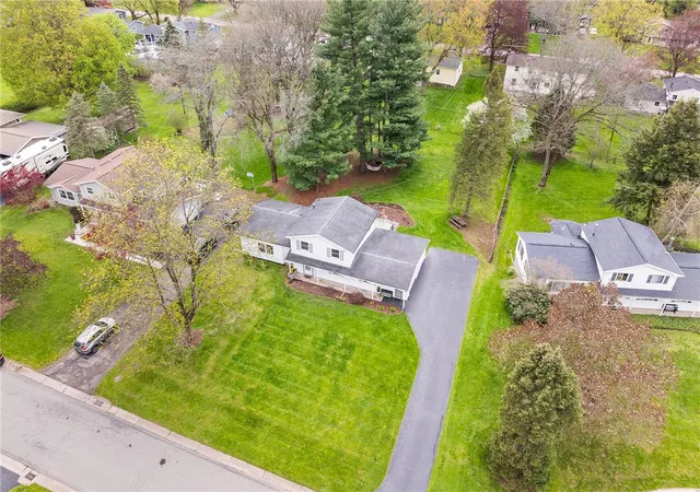 Homes for sale in Penfield, NY | 142 Wedgewood Dr, Penfield, NY 14526 | MLS# R1677143