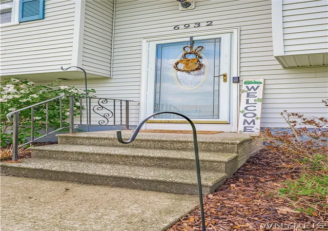 4th image of 6932 Academy Ln, Lockport Town, NY 14094 | MLS# B1674422