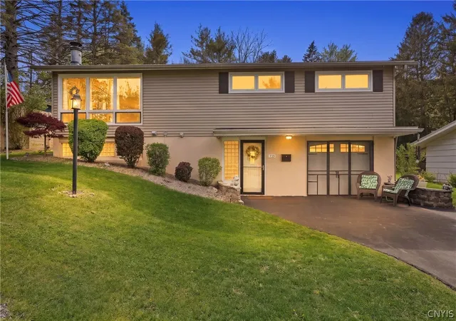Homes for sale in Camillus, NY | 232 Wynnfield Dr, Camillus, NY 13219 | MLS# S1681000