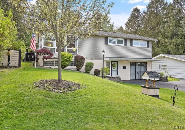 Homes for sale in Camillus, NY | 232 Wynnfield Dr, Camillus, NY 13219 | MLS# S1681000
