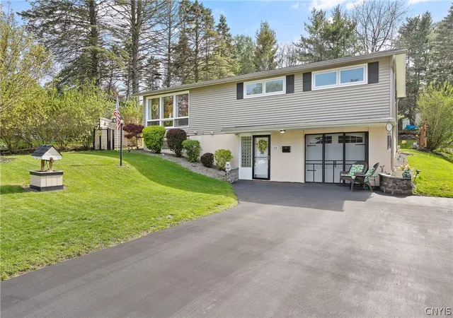 Homes for sale in Camillus, NY | 232 Wynnfield Dr, Camillus, NY 13219 | MLS# S1681000
