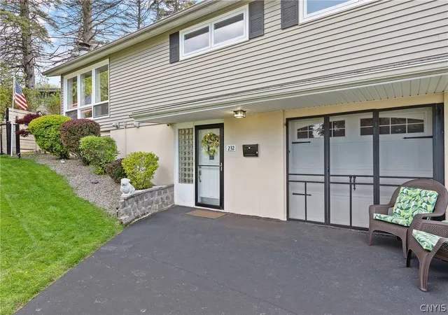 Homes for sale in Camillus, NY | 232 Wynnfield Dr, Camillus, NY 13219 | MLS# S1681000