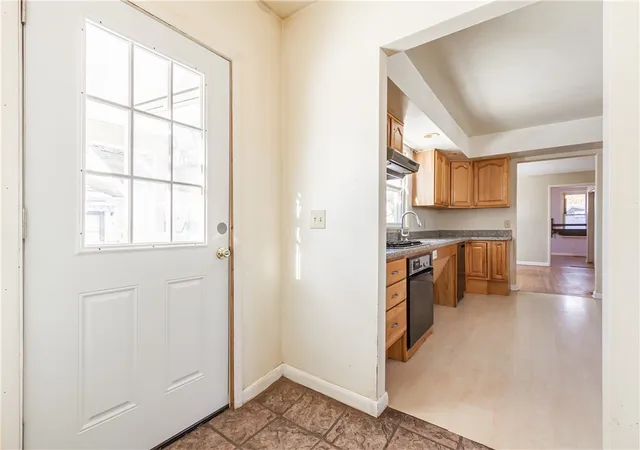 Homes for sale in Rochester, NY | 4 Sanford Pl, Rochester, NY 14620 | MLS# R1681057