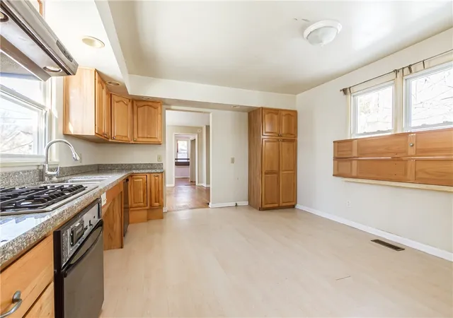 Homes for sale in Rochester, NY | 4 Sanford Pl, Rochester, NY 14620 | MLS# R1681057