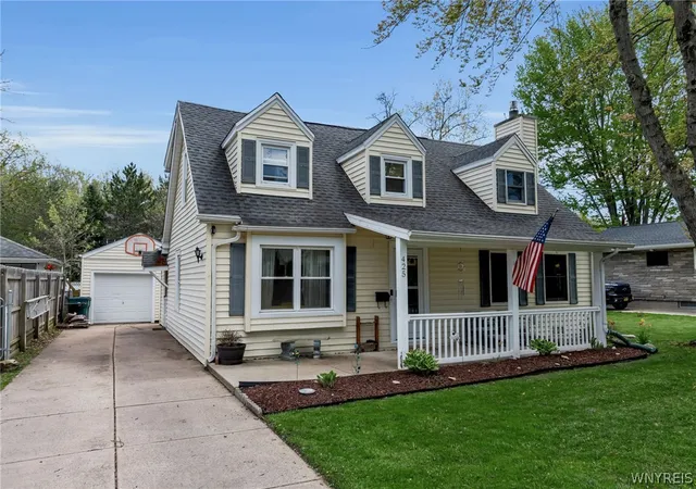2nd image of 425 North Ave, North Tonawanda, NY 14120 | MLS# B1680115