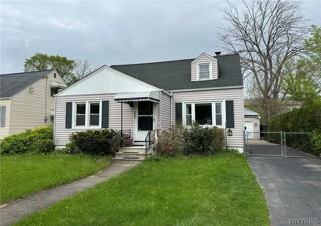 2nd image of 688 78th St, Niagara Falls, NY 14304 | MLS# B1680968
