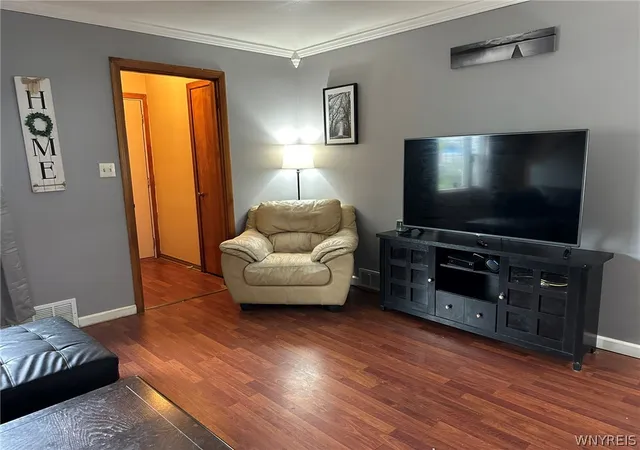 5th image of 688 78Th St, Niagara Falls, NY 14304 | MLS# B1680968