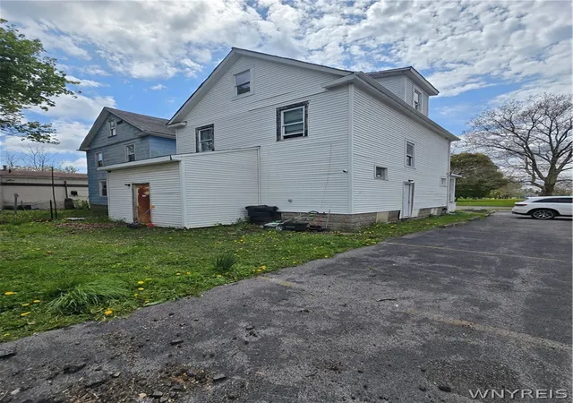 Homes for sale in Niagara Falls, NY | 2709 20th St, Niagara Falls, NY 14305 | MLS# B1681078