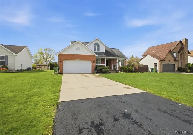 3rd image of 2660 David Dr, Wheatfield, NY 14304 | MLS# B1680834