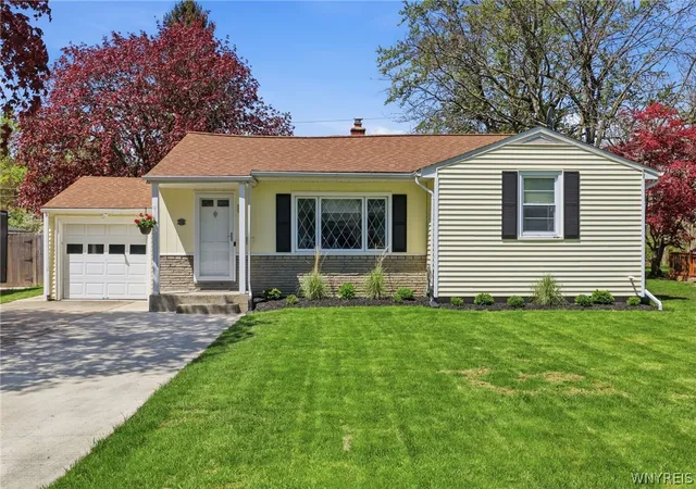 3rd image of 4320 Cameron Dr, Buffalo, NY 14221 | MLS# B1680741