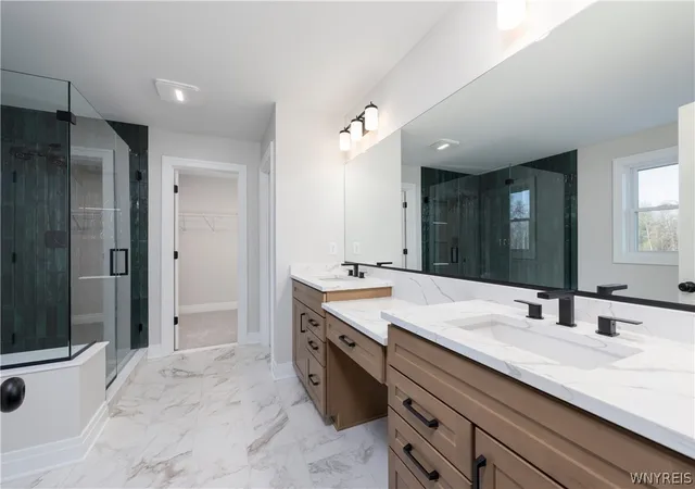 7th image of 160 Sandywood Cir, Grand Island, NY 14072 | MLS# B1680621