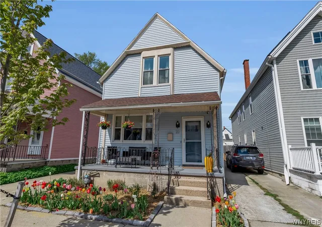 Homes for sale in Buffalo, NY | 22 S Putnam St, Buffalo, NY 14213 | MLS# B1681095