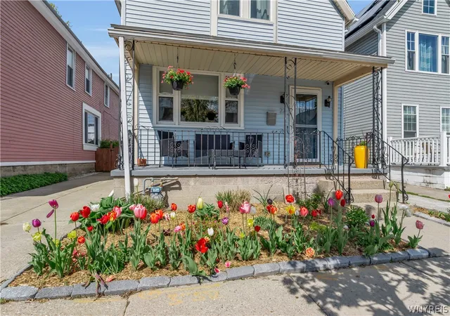 Homes for sale in Buffalo, NY | 22 S Putnam St, Buffalo, NY 14213 | MLS# B1681095