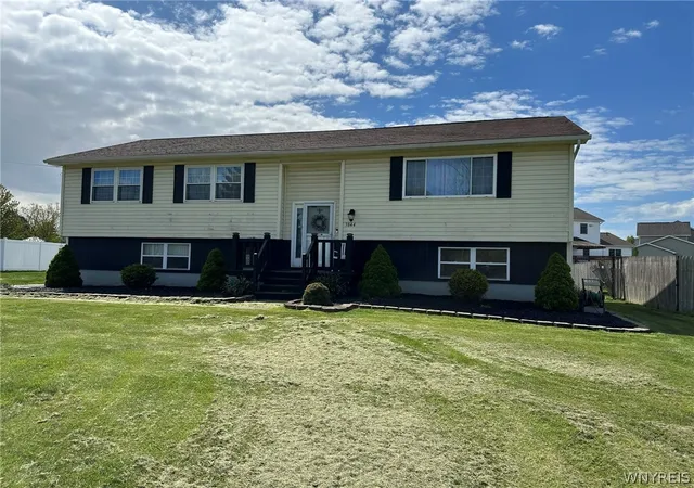 3rd image of 3844 Mapleton Rd, North Tonawanda, NY 14120 | MLS# B1681162