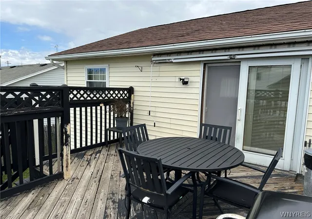 Homes for sale in Wheatfield, NY | 3844 Mapleton Rd, Wheatfield, NY 14120 | MLS# B1681162