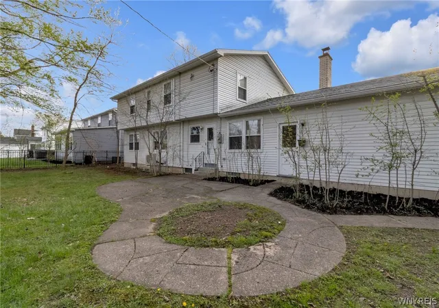 Homes for sale in Amherst, NY | 41 Kingswaye Dr, Amherst, NY 14221 | MLS# B1680573