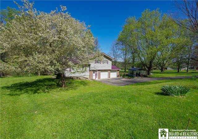 3rd image of 549 Creek Rd, Jamestown, NY 14701 | MLS# R1681313