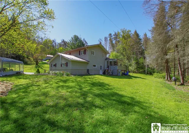 4th image of 549 Creek Rd, Jamestown, NY 14701 | MLS# R1681313