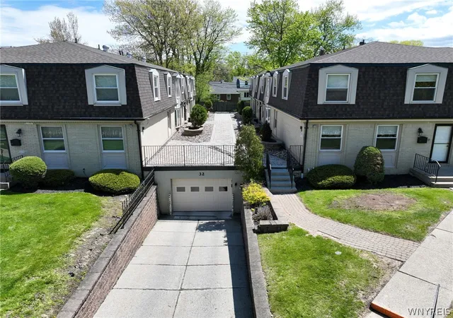 Homes for sale in Amherst, NY | 32 Bernhardt Dr #6, Amherst, NY 14226 | MLS# B1680755
