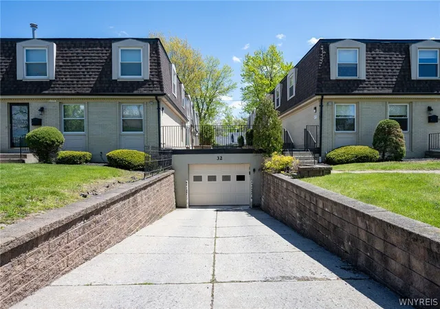 Homes for sale in Amherst, NY | 32 Bernhardt Dr #6, Amherst, NY 14226 | MLS# B1680755