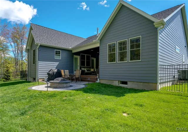 Homes for sale in Lysander, NY | 3389 Hickory Knoll Ln, Lysander, NY 13027 | MLS# S1681038