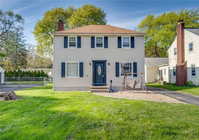 3rd image of 282 Brandon Rd, Irondequoit, NY 14622 | MLS# R1679983