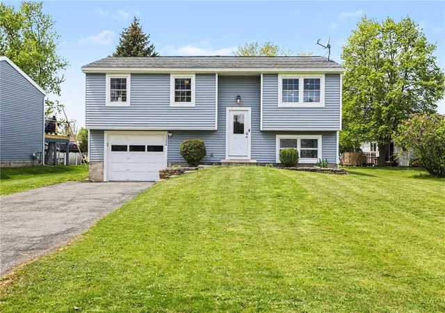 Homes for sale in Farmington, NY | 1258 Glen Carlyn Dr, Farmington, NY 14425 | MLS# R1680920